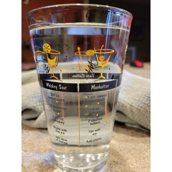 Greenbrier 50's Cocktail Shaker Glasses Set of 2 Vintage with 7 cocktail recipes - Picture 3 of 9